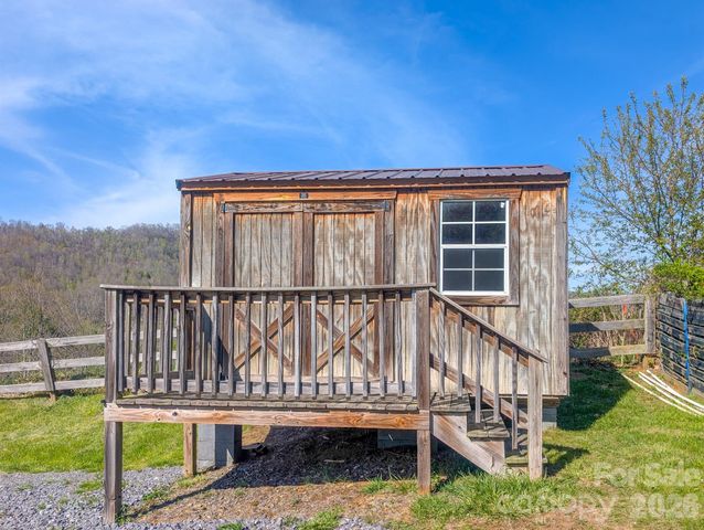 107 Mockingbird Lane, Burnsville, NC 28714