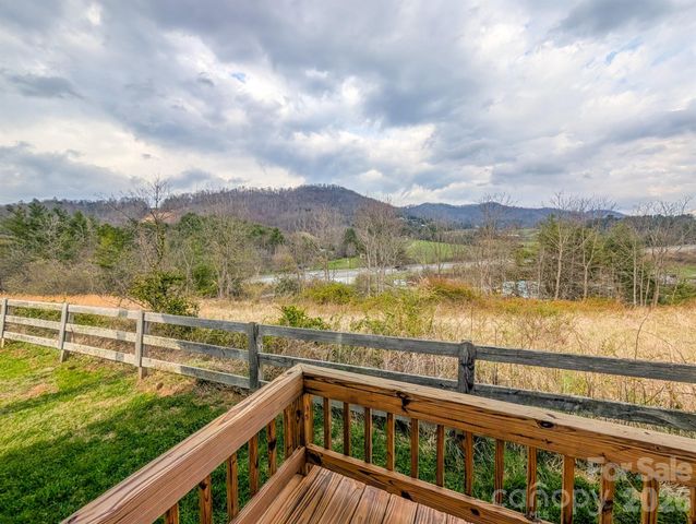 107 Mockingbird Lane, Burnsville, NC 28714