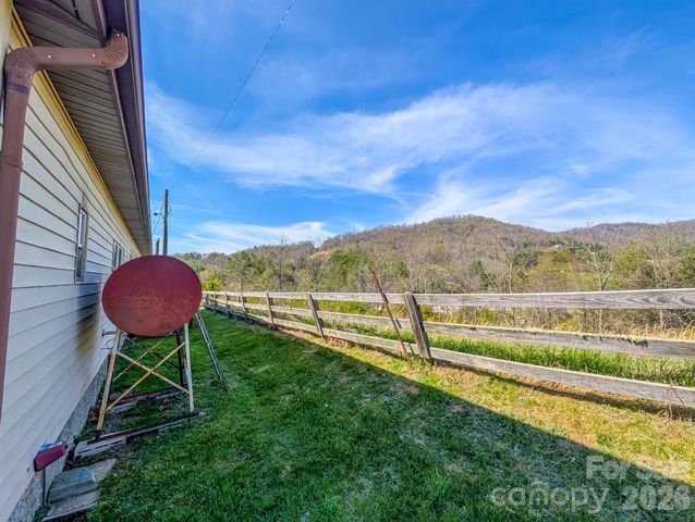 107 Mockingbird Lane, Burnsville, NC 28714