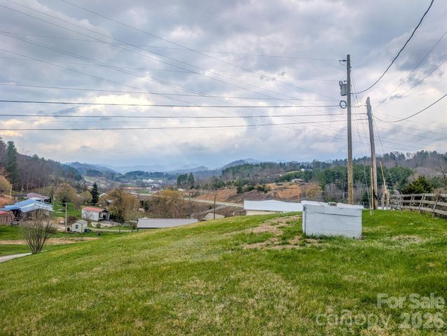 107 Mockingbird Lane, Burnsville, NC 28714