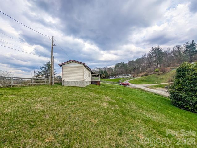 107 Mockingbird Lane, Burnsville, NC 28714