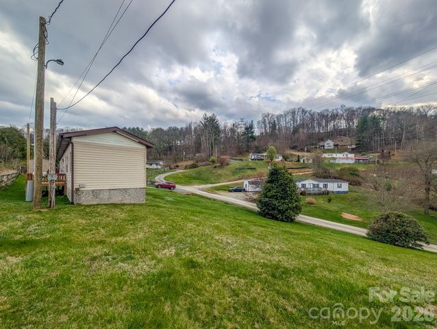 107 Mockingbird Lane, Burnsville, NC 28714