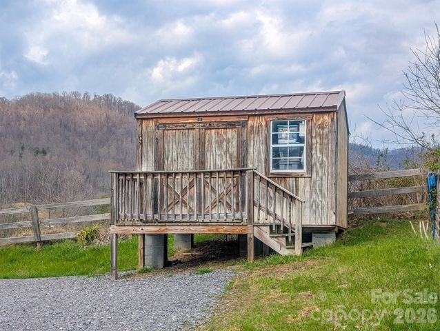 107 Mockingbird Lane, Burnsville, NC 28714