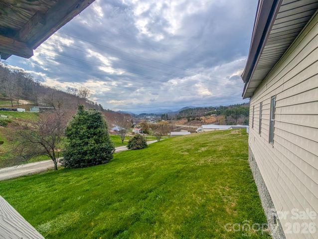 107 Mockingbird Lane, Burnsville, NC 28714