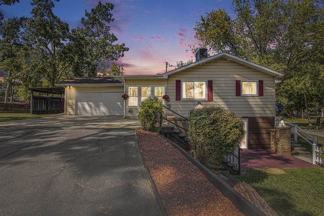 7610 Lake Wood Drive, Portage, MI 49002