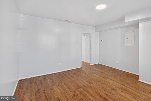 1305 ORREN ST NE, Washington, DC 20002