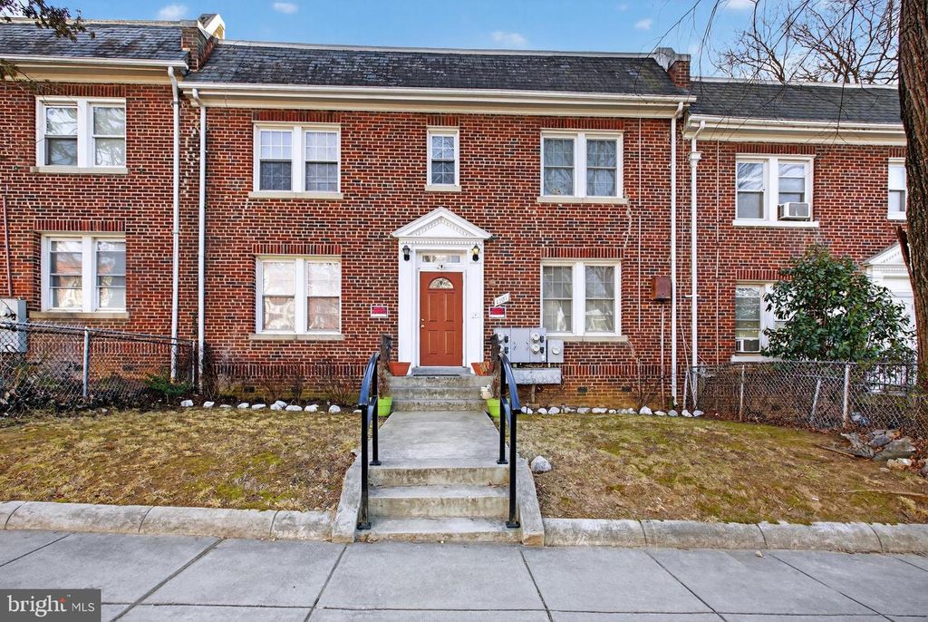 1305 ORREN ST NE, Washington, DC 20002