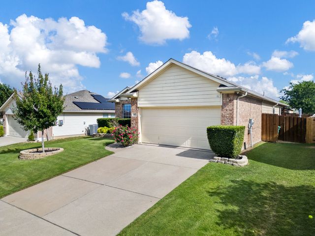817 Rio Bravo Drive, Fort Worth, TX 76052