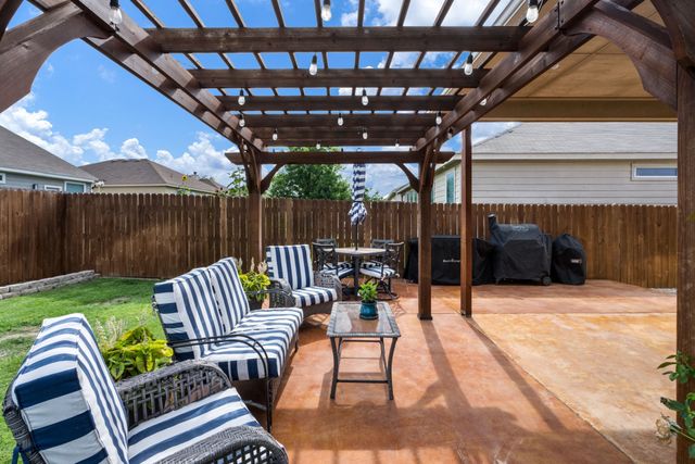 817 Rio Bravo Drive, Fort Worth, TX 76052