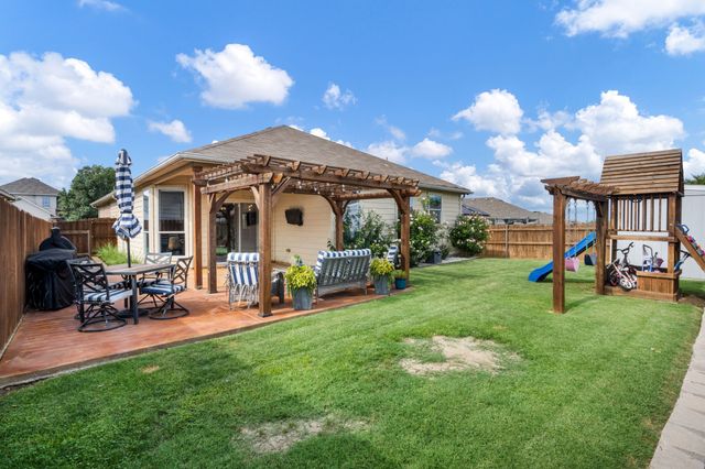 817 Rio Bravo Drive, Fort Worth, TX 76052