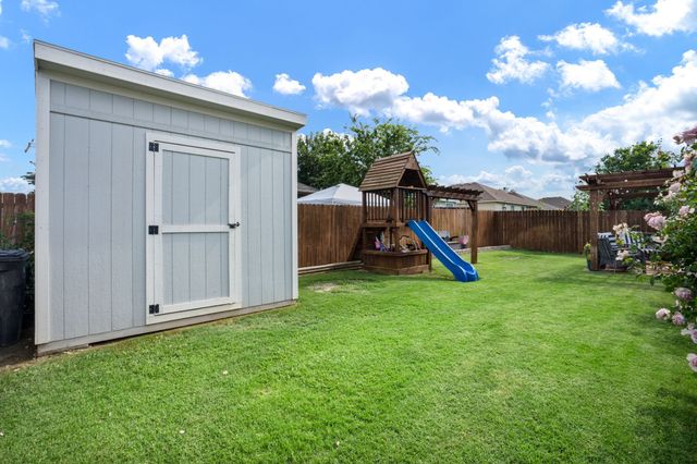 817 Rio Bravo Drive, Fort Worth, TX 76052