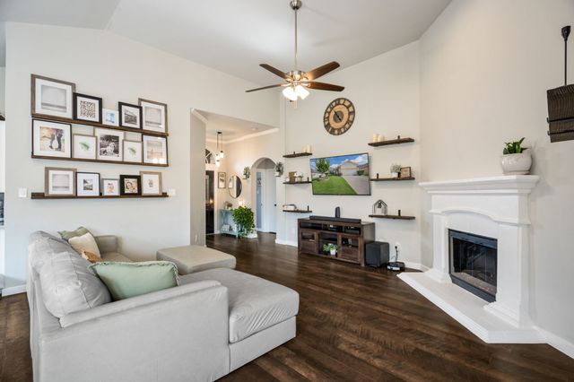 817 Rio Bravo Drive, Fort Worth, TX 76052