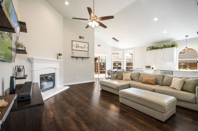 817 Rio Bravo Drive, Fort Worth, TX 76052