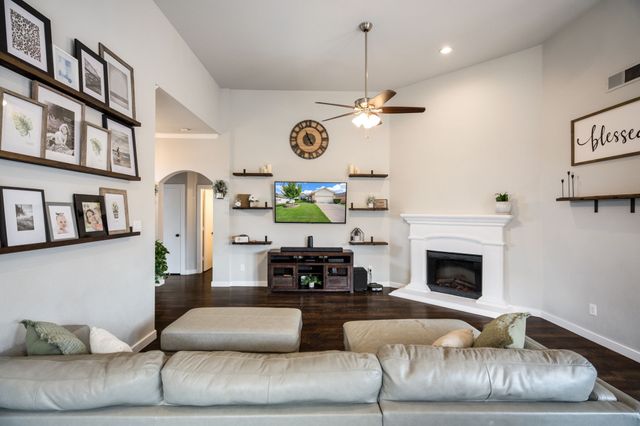 817 Rio Bravo Drive, Fort Worth, TX 76052