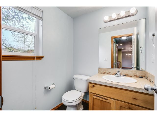 461 E AIRPARK Way, Newberg, OR 97132