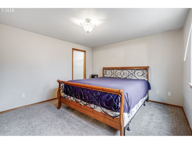 461 E AIRPARK Way, Newberg, OR 97132