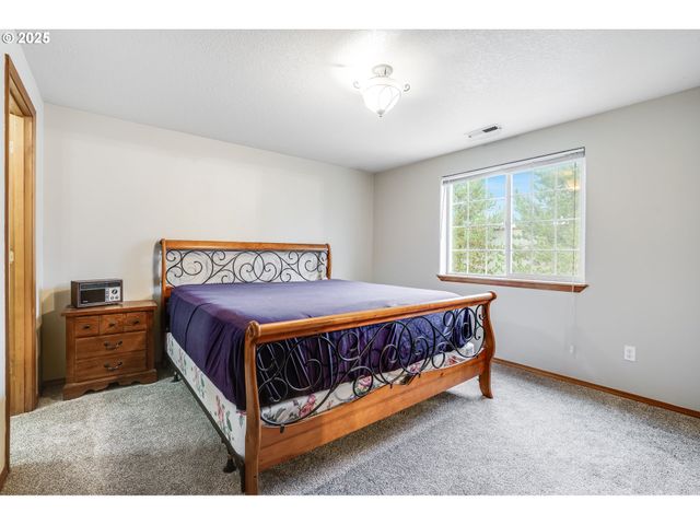 461 E AIRPARK Way, Newberg, OR 97132