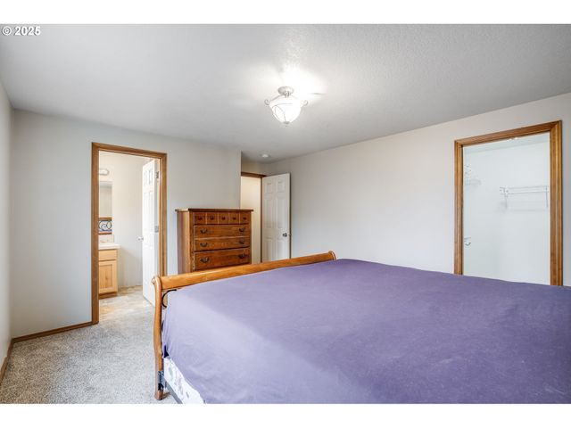 461 E AIRPARK Way, Newberg, OR 97132