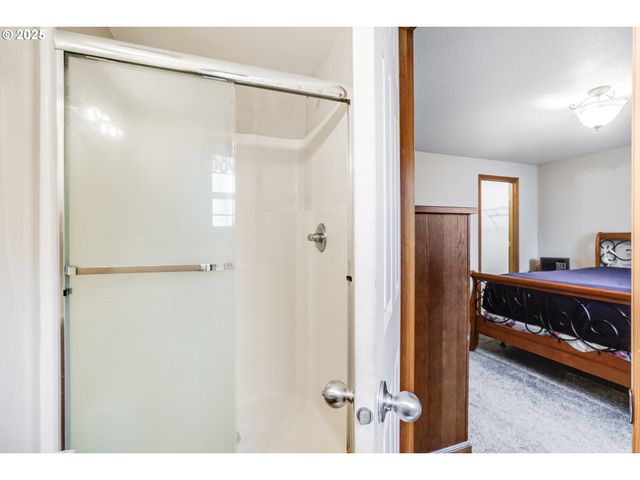 461 E AIRPARK Way, Newberg, OR 97132