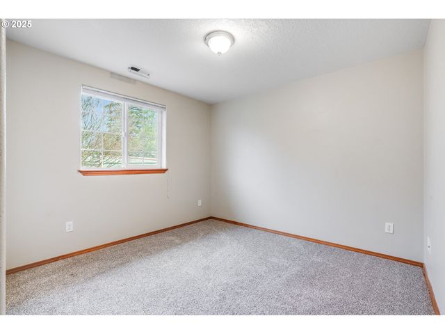 461 E AIRPARK Way, Newberg, OR 97132