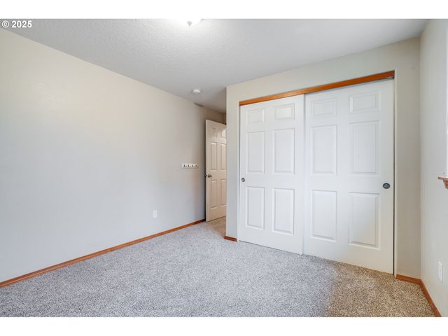 461 E AIRPARK Way, Newberg, OR 97132