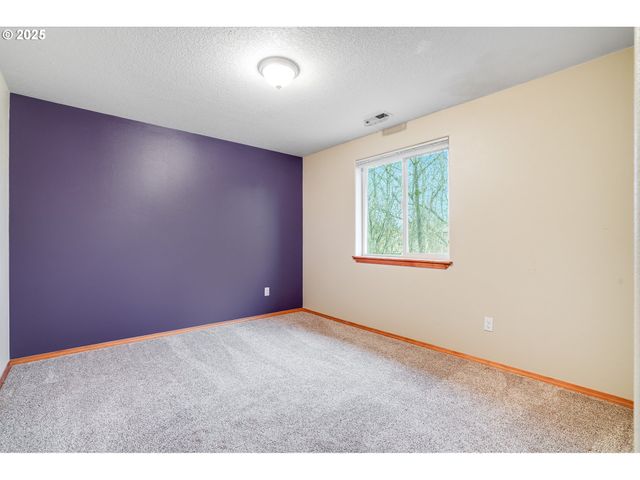 461 E AIRPARK Way, Newberg, OR 97132