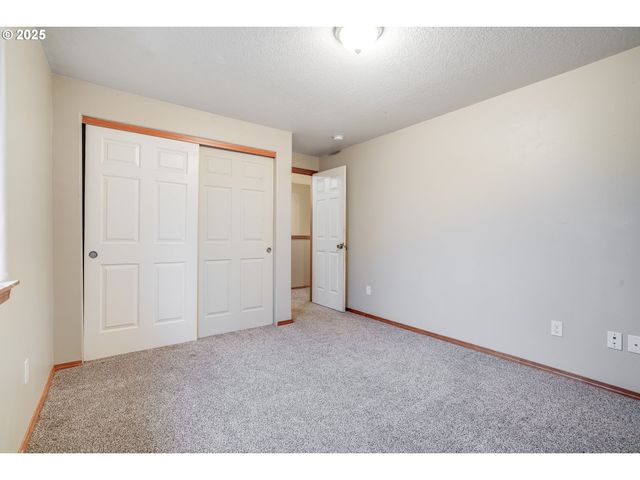 461 E AIRPARK Way, Newberg, OR 97132
