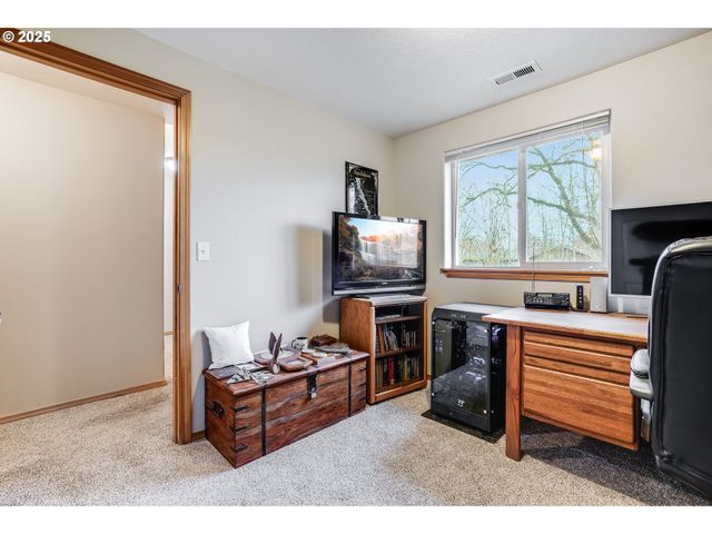 461 E AIRPARK Way, Newberg, OR 97132