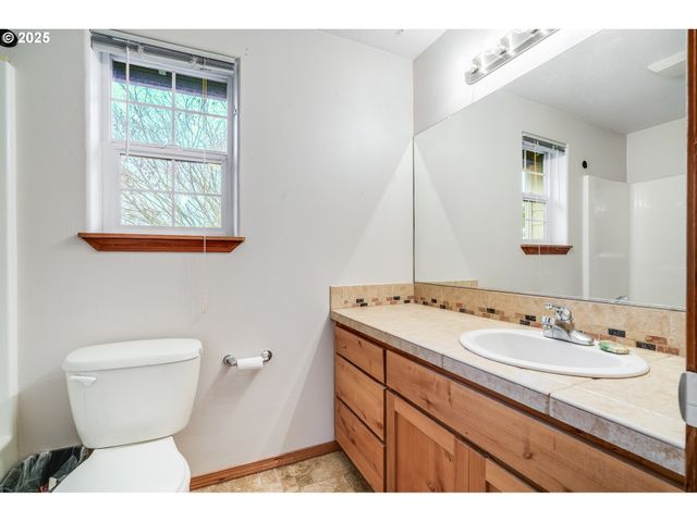 461 E AIRPARK Way, Newberg, OR 97132