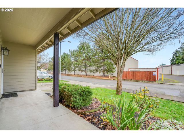 461 E AIRPARK Way, Newberg, OR 97132