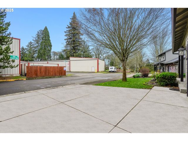 461 E AIRPARK Way, Newberg, OR 97132
