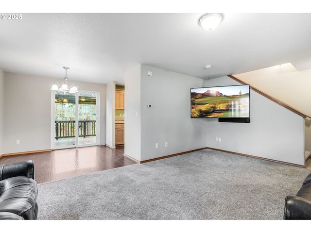 461 E AIRPARK Way, Newberg, OR 97132