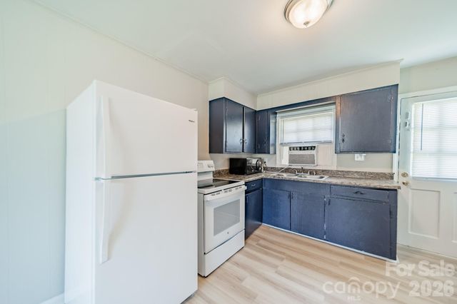 402 E Webb Street, Dallas, NC 28034