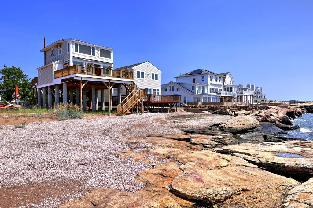 4 Cambridge Court, East Haven, CT 06512