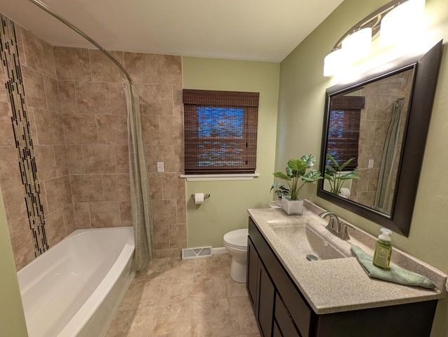 3233 S 55th STREET, Milwaukee, WI 53219