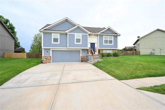1103 E 18th Street, Kearney, MO 64060