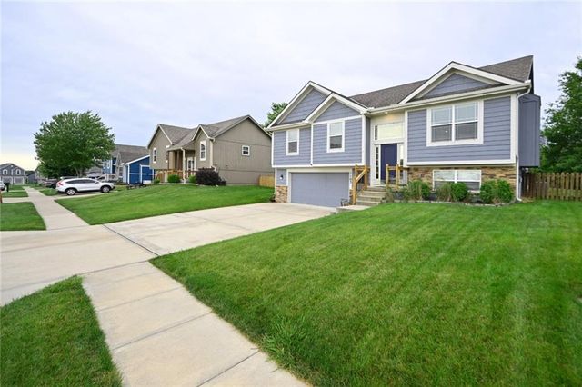 1103 E 18th Street, Kearney, MO 64060