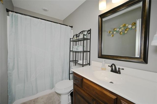 1103 E 18th Street, Kearney, MO 64060