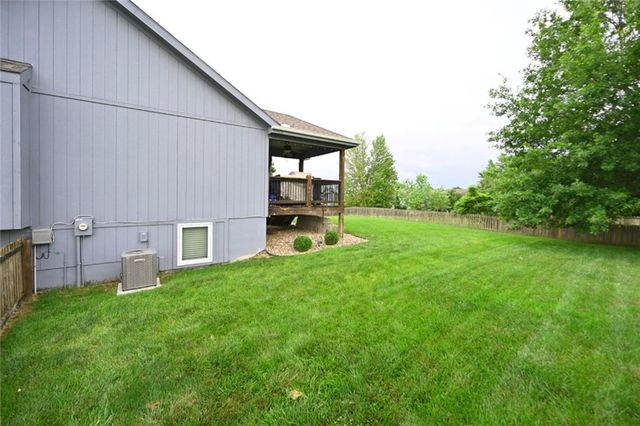 1103 E 18th Street, Kearney, MO 64060