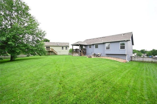 1103 E 18th Street, Kearney, MO 64060