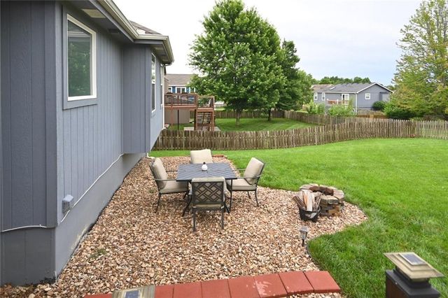 1103 E 18th Street, Kearney, MO 64060