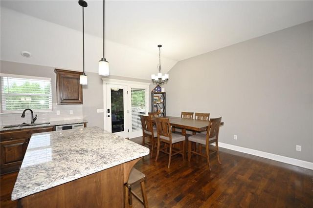 1103 E 18th Street, Kearney, MO 64060