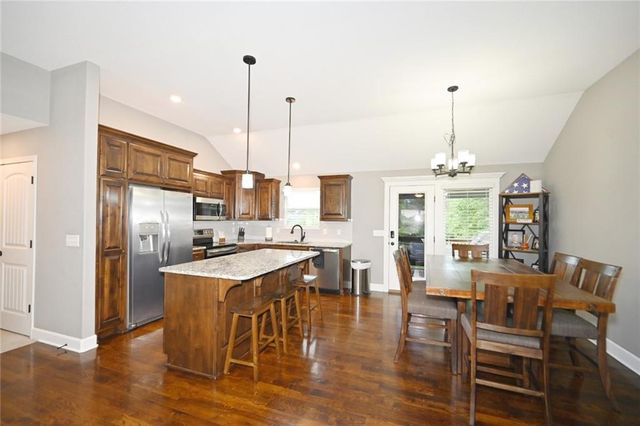 1103 E 18th Street, Kearney, MO 64060