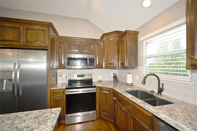 1103 E 18th Street, Kearney, MO 64060