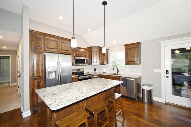 1103 E 18th Street, Kearney, MO 64060
