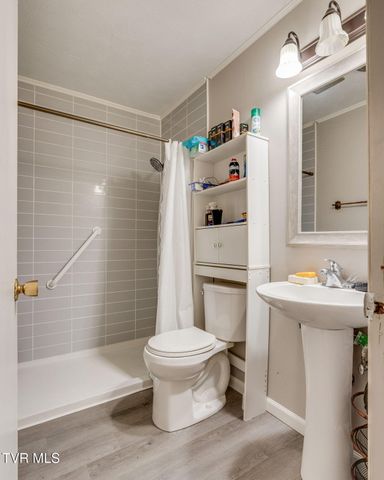 1674 Gale Lane, Kingsport, TN 37660