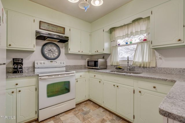 1674 Gale Lane, Kingsport, TN 37660