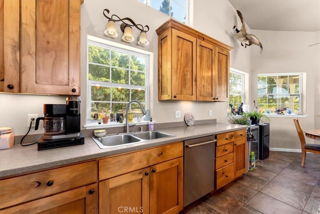 Image 31 of property listing at 10975 Shasta Boulevard, Los Molinos, CA 96055
