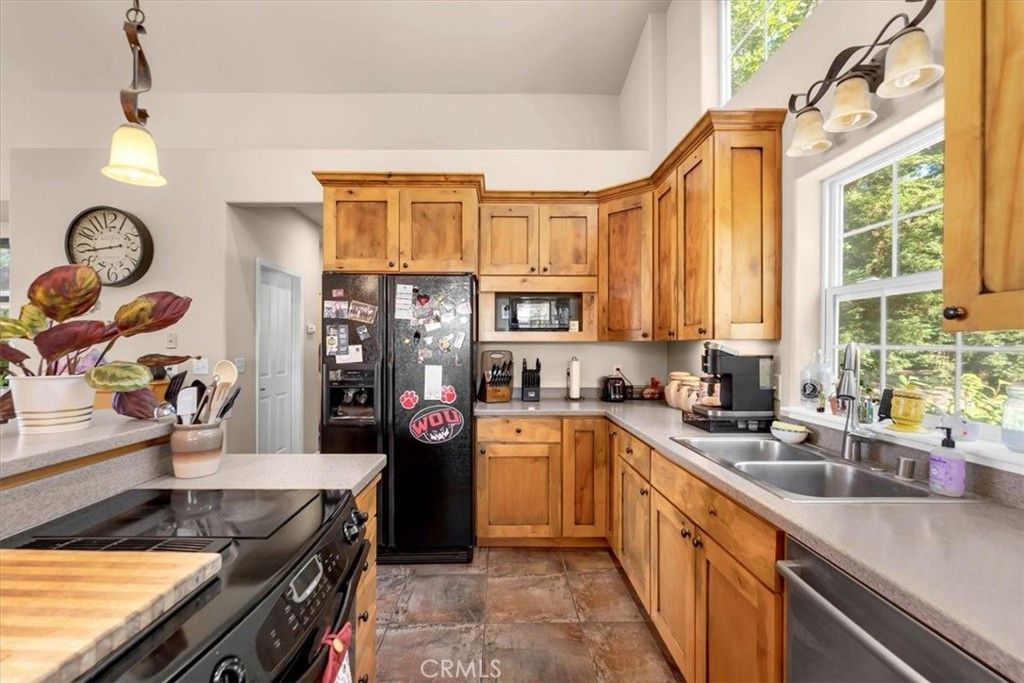Image 33 of property listing at 10975 Shasta Boulevard, Los Molinos, CA 96055