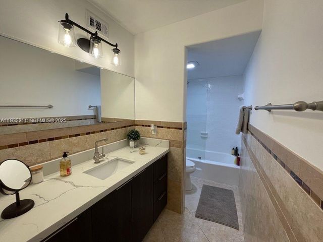 3944 NE 167th St 107, North Miami Beach, FL 33160